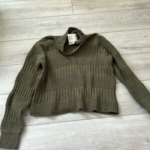 Women’s NWT green chenille sweater size Large pretty green color
